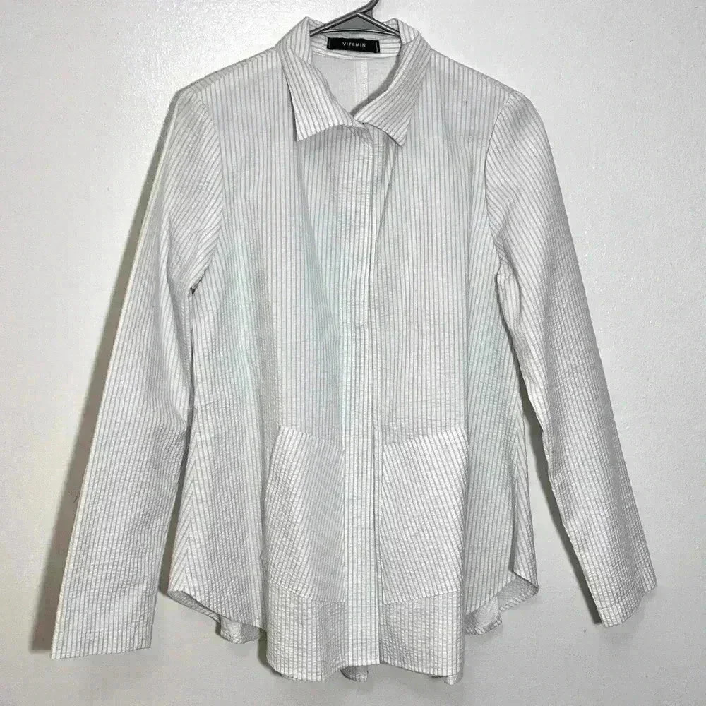 VITAMIN SHIRTS Women’s White and Blue Button Down | size small